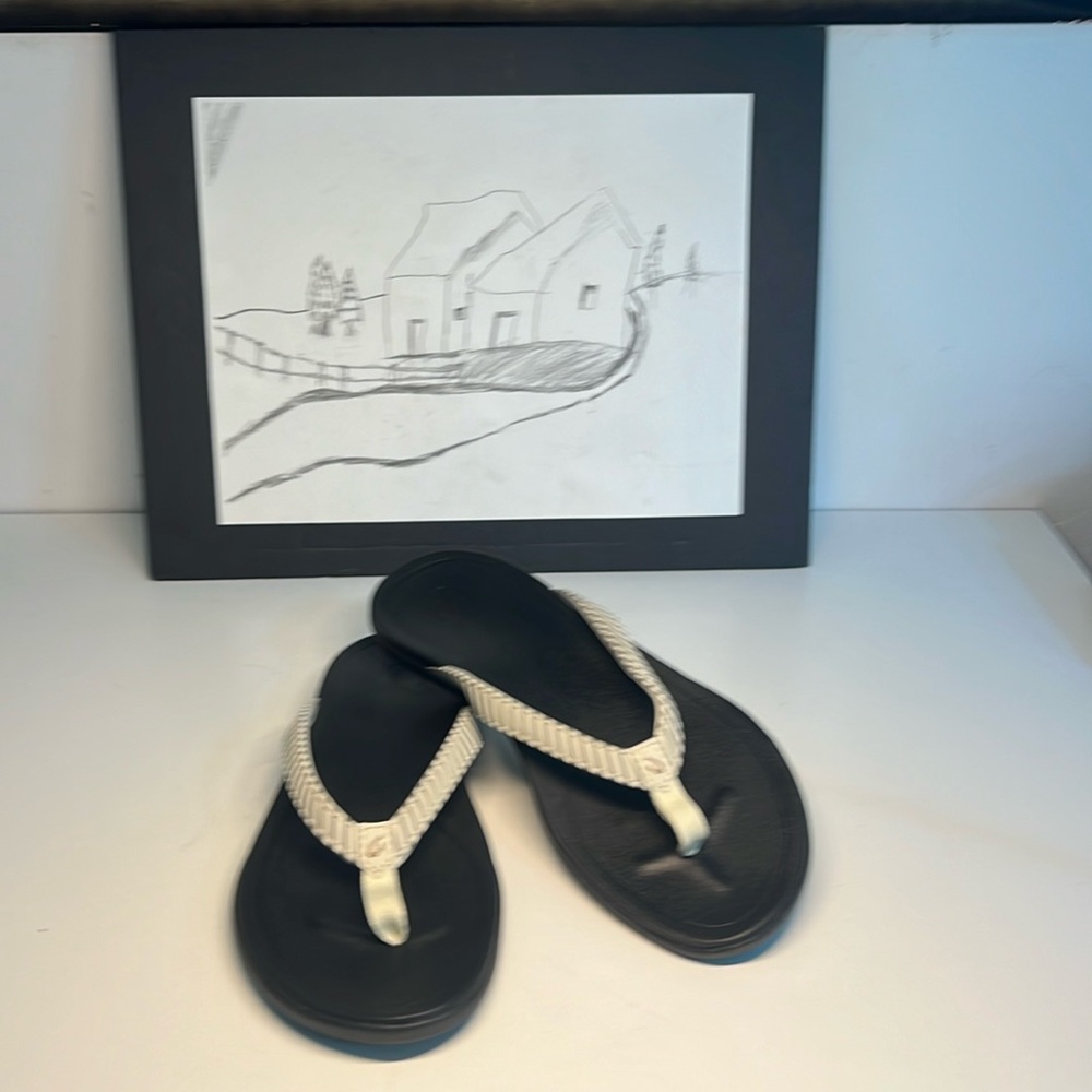 OLUKAI Ho’opio Bone / Stripe Women’s Size 7 - Picture 1 of 16